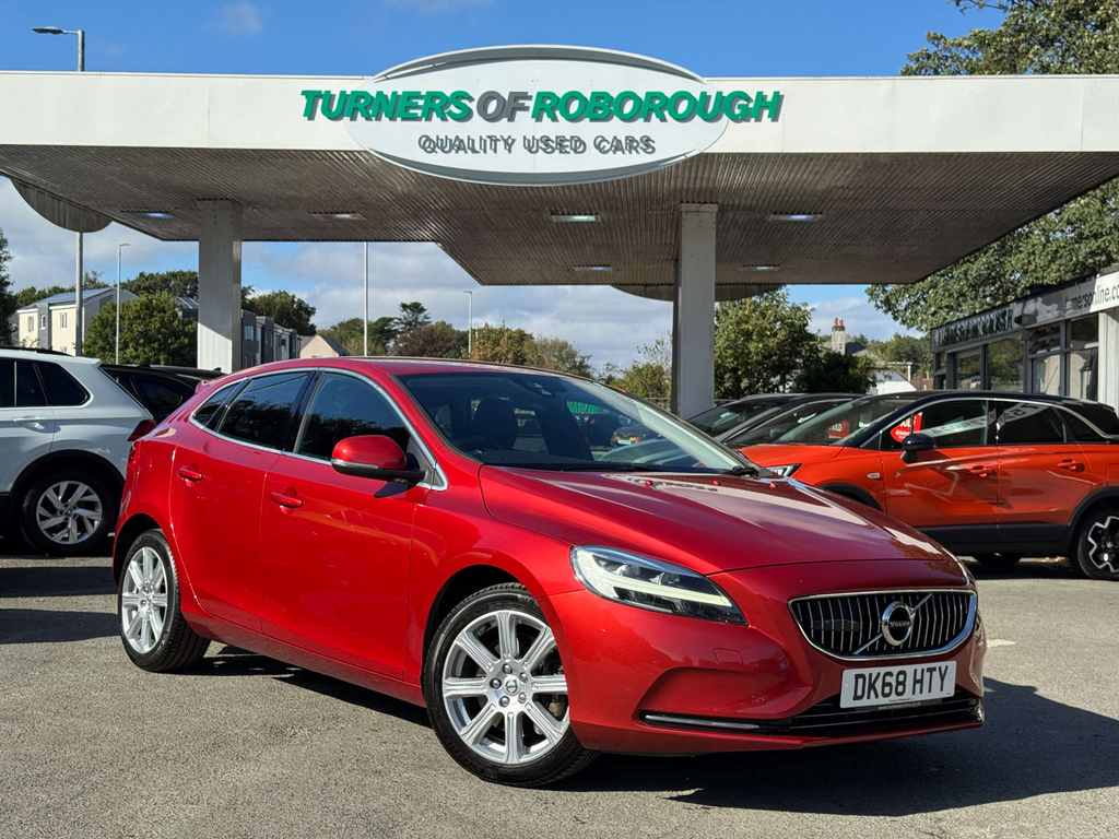 Volvo V40 1.5L T3 Inscription Red
