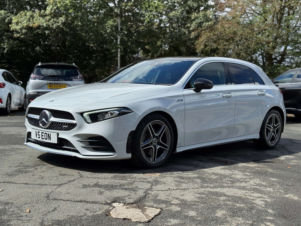 Mercedes-Benz A Class 1.3L Amg Line Executive 7G-dct White #3