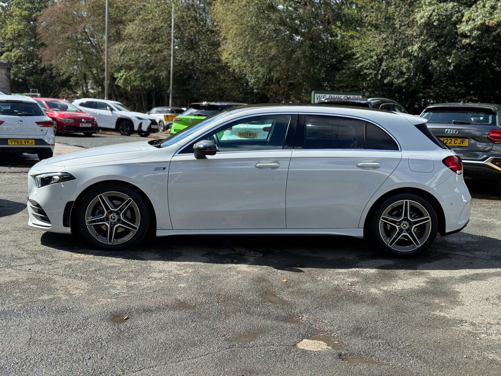 Mercedes-Benz A Class 1.3L Amg Line Executive 7G-dct White #4