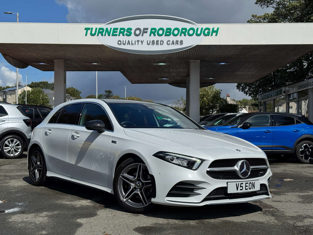 Mercedes-Benz A Class 1.3L Amg Line Executive 7G-dct White