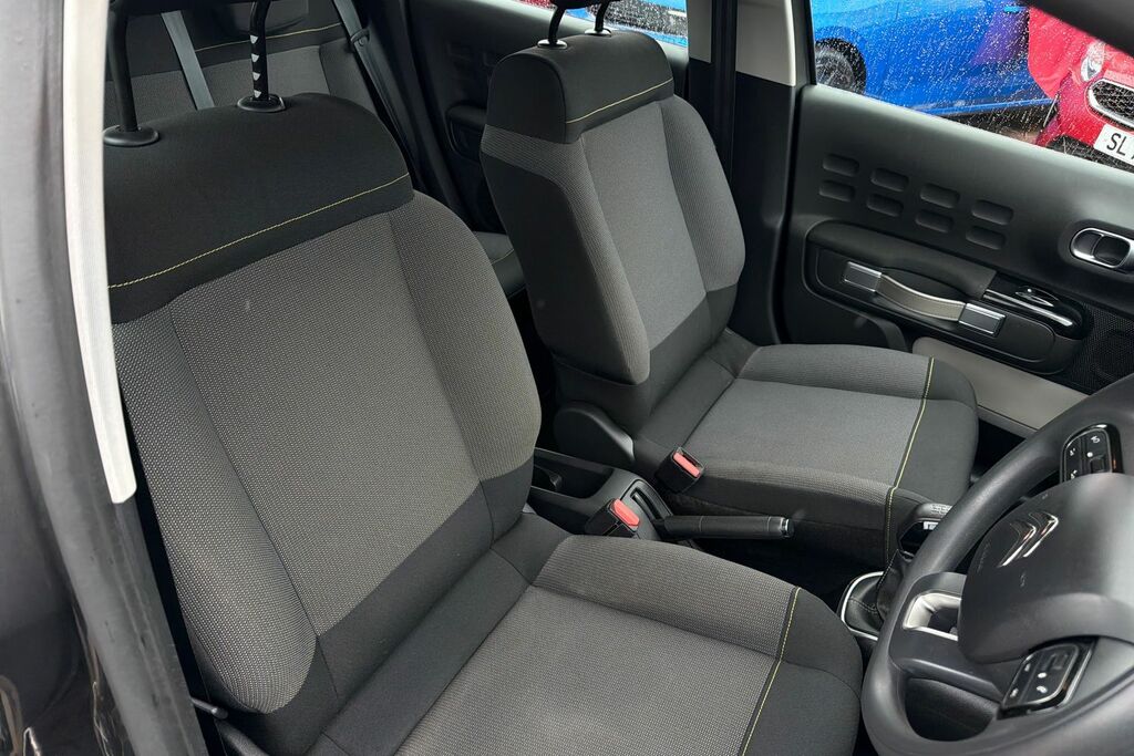 Citroen C3 Citroen C3 1.2 Puretech Shine Hatchback Pet... YT71PMU #3
