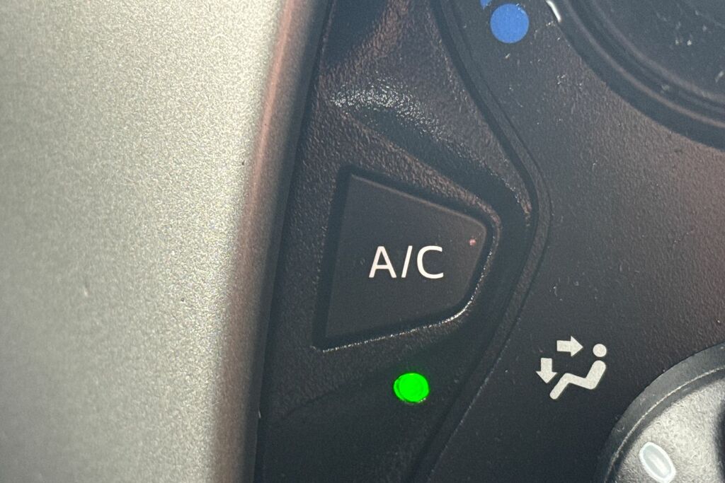 Peugeot 108 Active Black #26