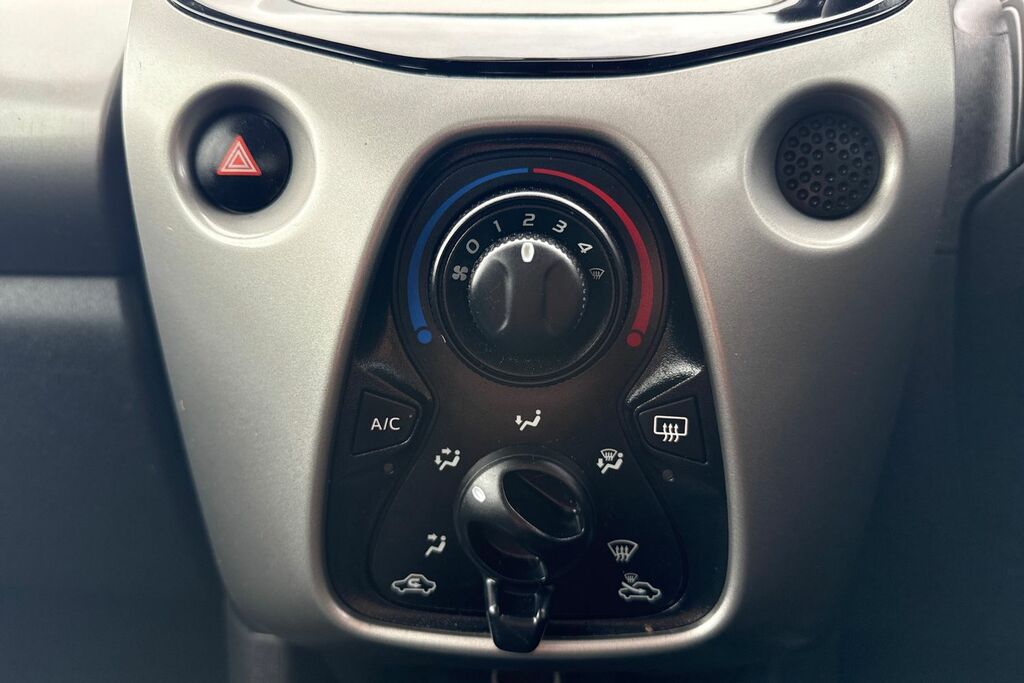 Peugeot 108 Active Black #25