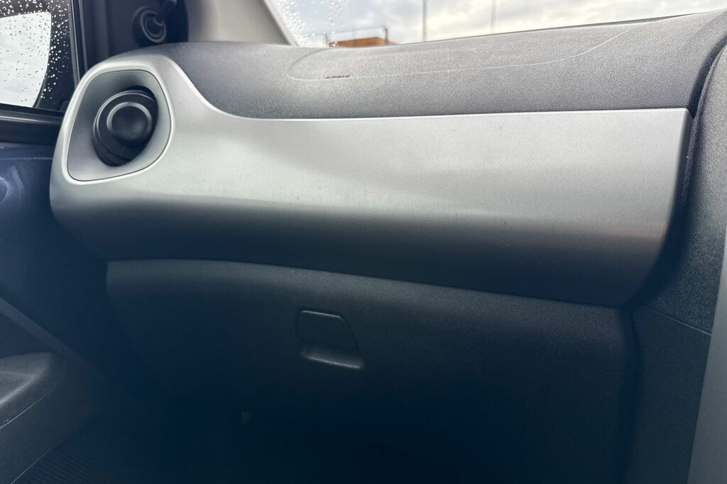 Peugeot 108 Active Black #30