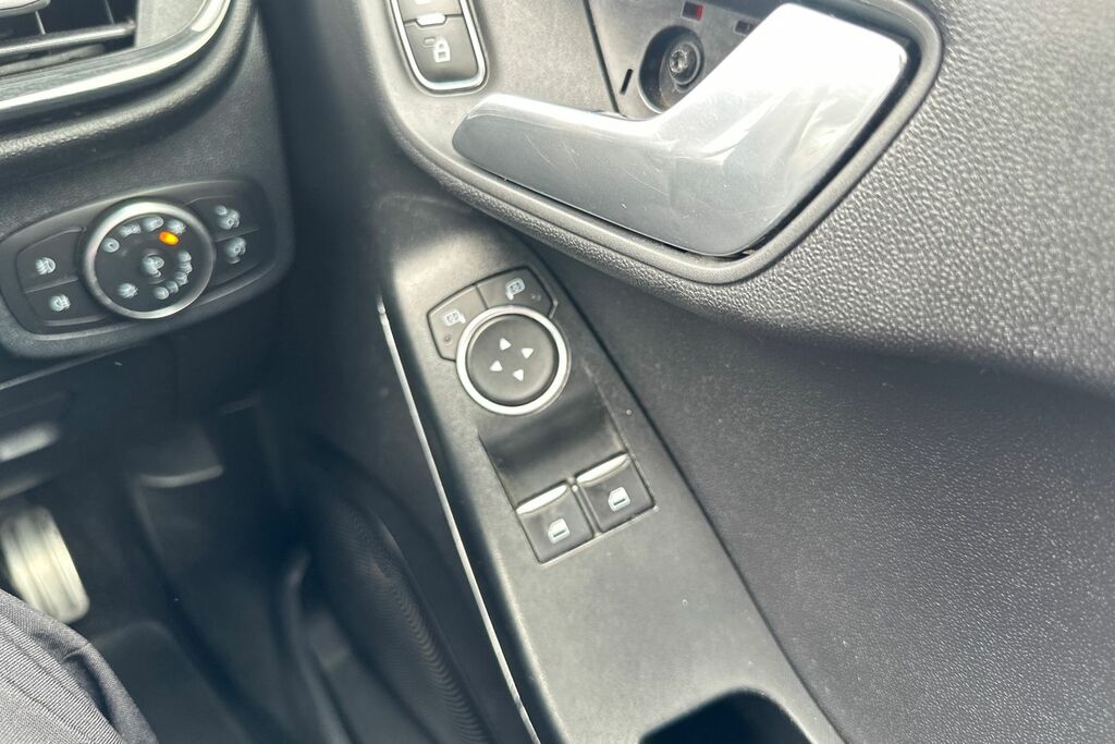 Ford Fiesta Hatchback Silver #27
