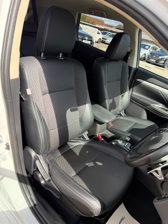 Mitsubishi Outlander Phev Gx 4Hs White #20