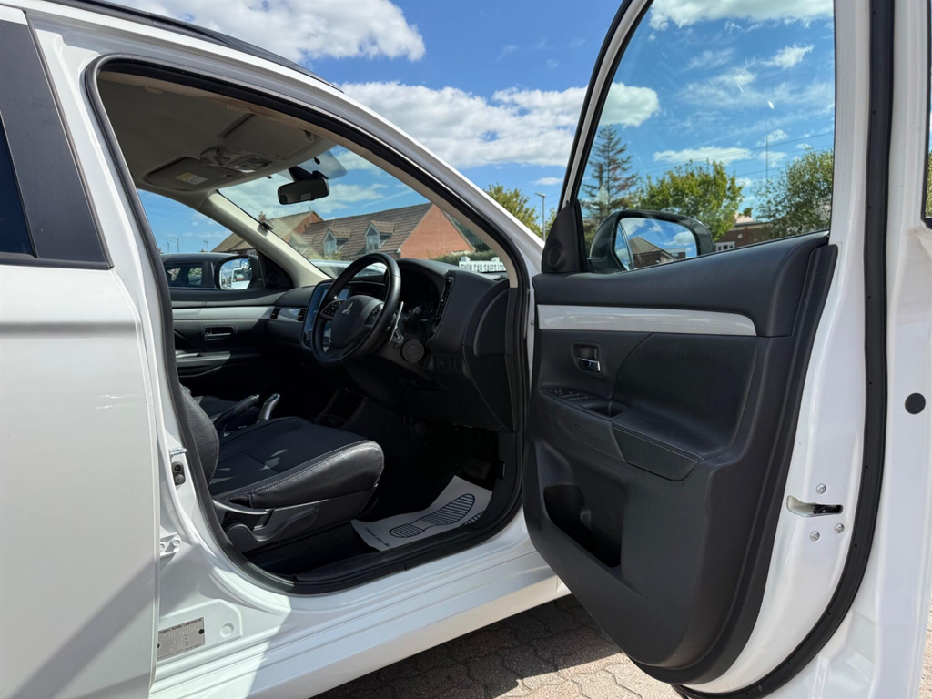 Mitsubishi Outlander Phev Gx 4Hs White #32
