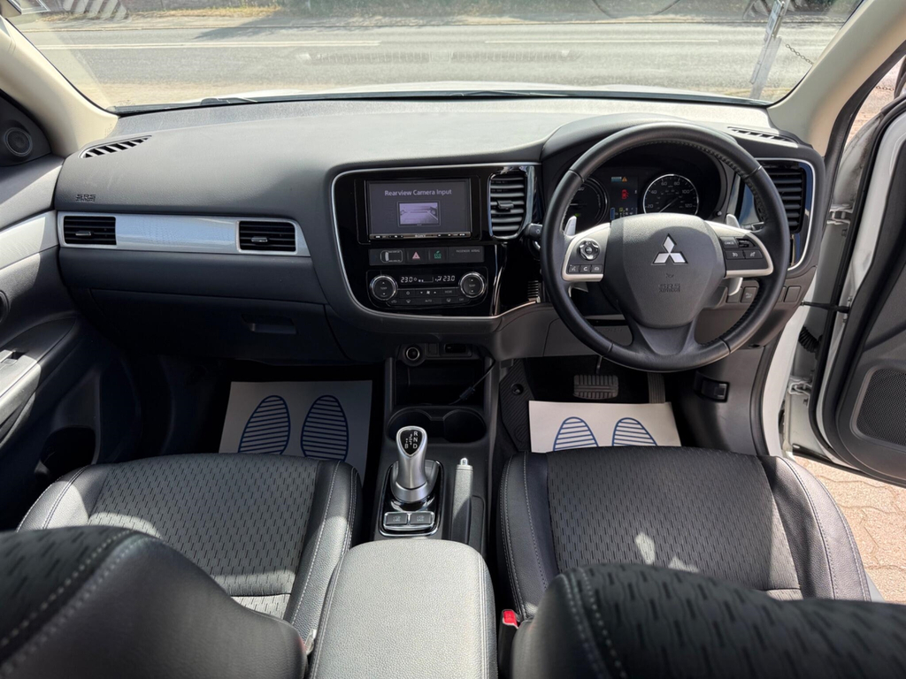 Mitsubishi Outlander Phev Gx 4Hs White #17