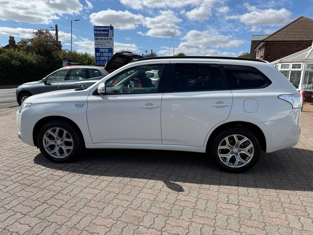 Mitsubishi Outlander Phev Gx 4Hs White #9