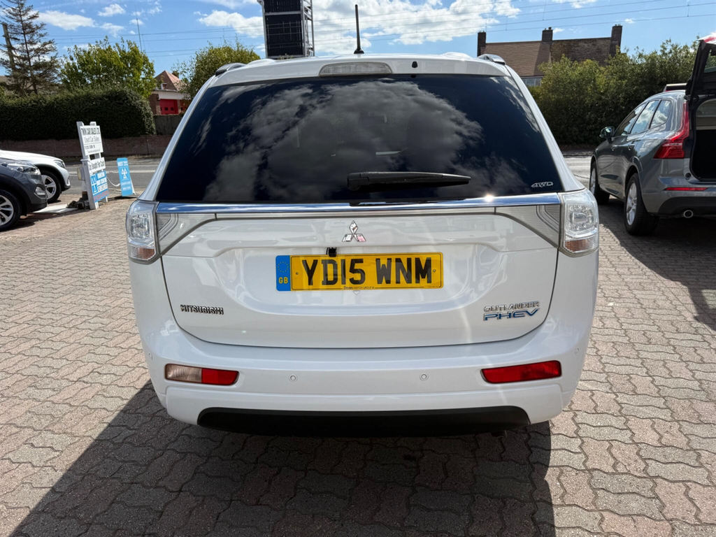 Mitsubishi Outlander Phev Gx 4Hs White #11