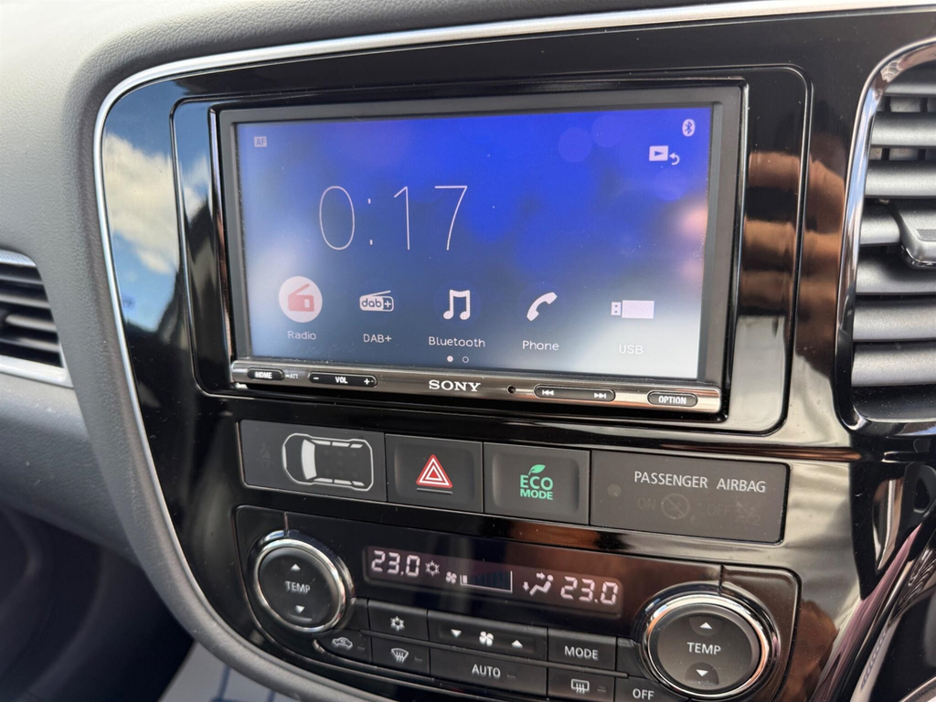 Mitsubishi Outlander Phev Gx 4Hs White #35