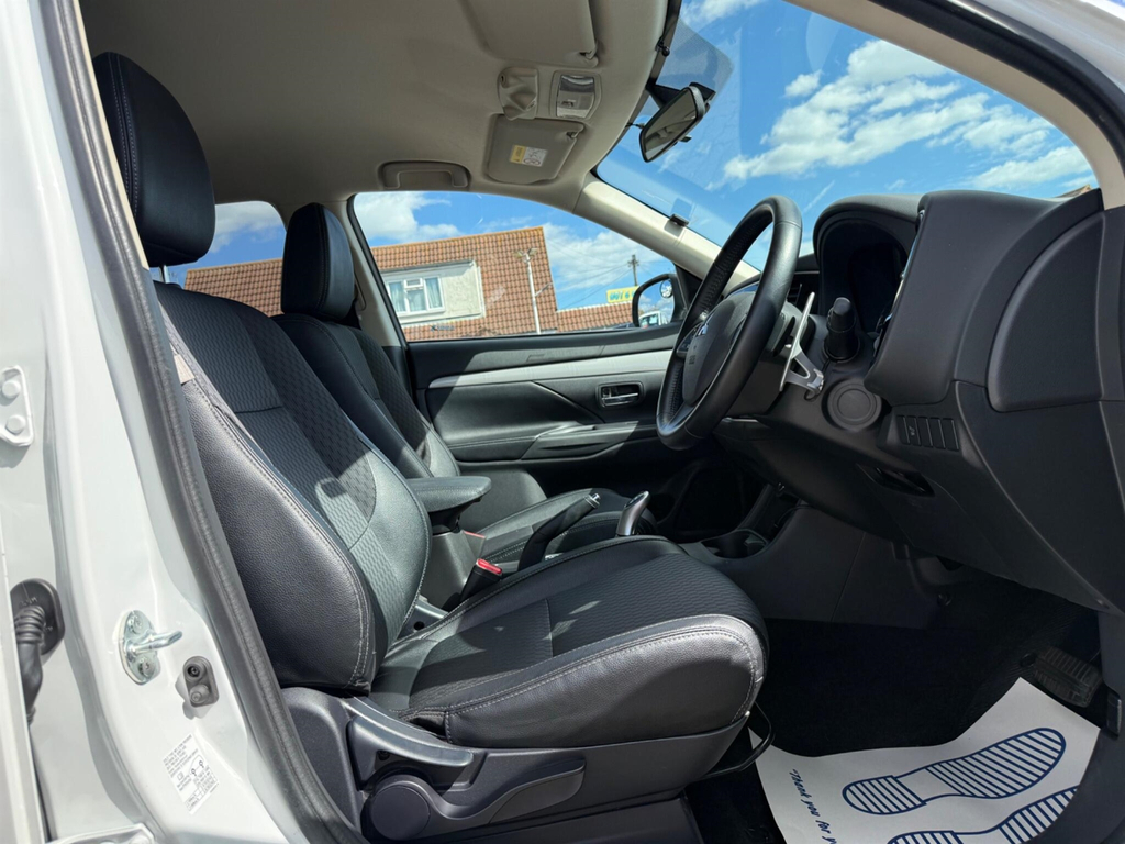 Mitsubishi Outlander Phev Gx 4Hs White #19