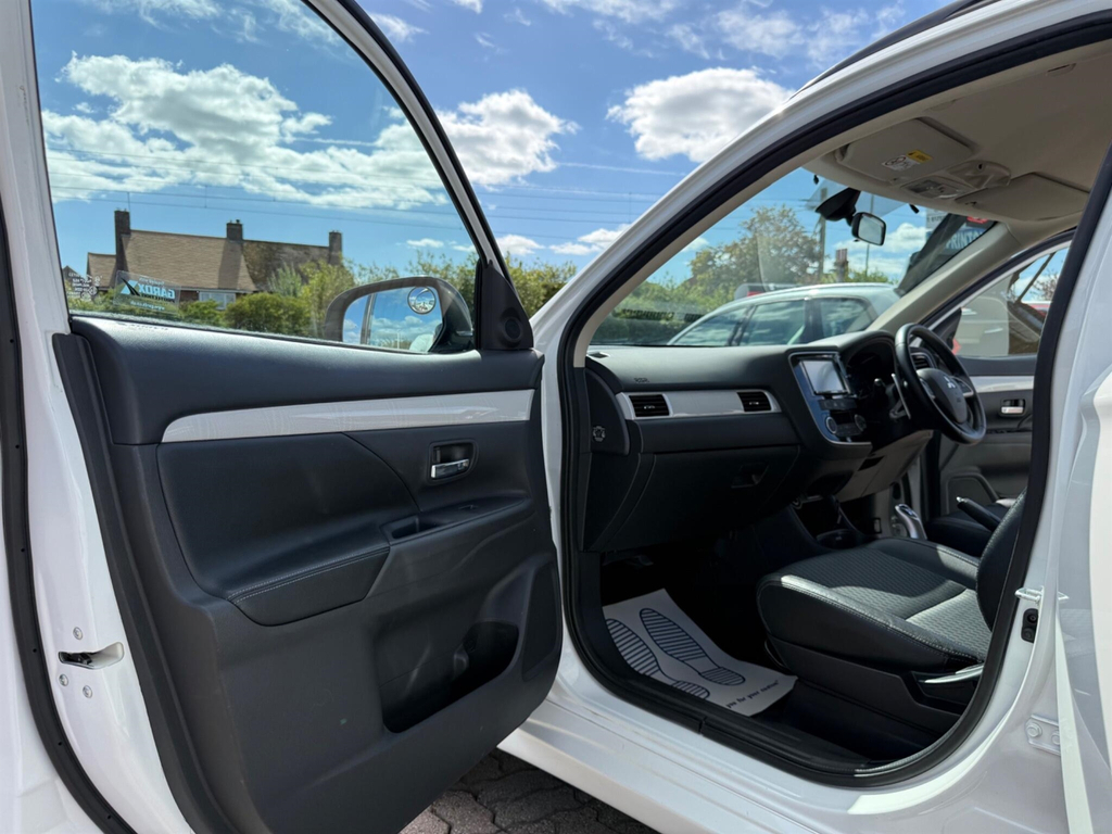 Mitsubishi Outlander Phev Gx 4Hs White #34