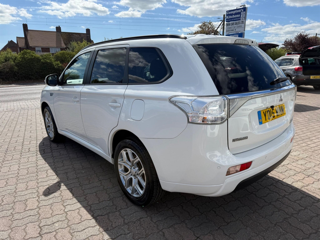 Mitsubishi Outlander 2.0H 12Kwh Gx3h Cvt 4Wd Euro 5 Ss White #4