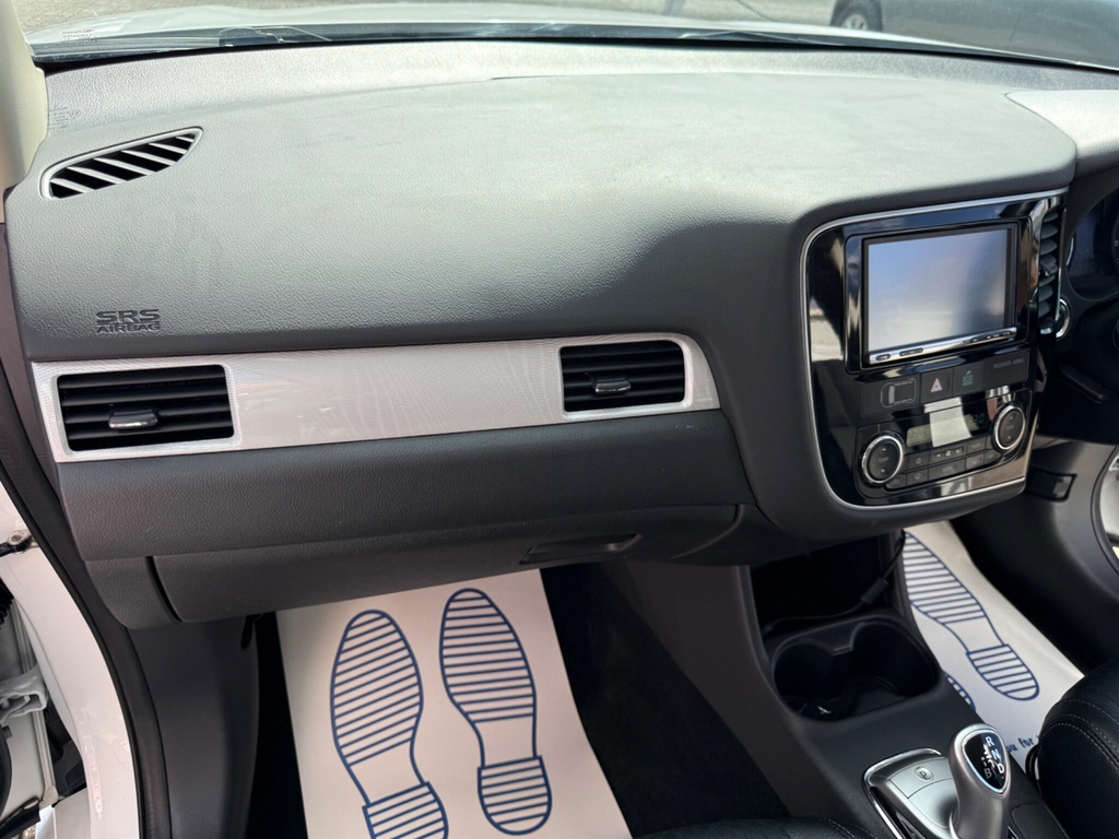 Mitsubishi Outlander Phev Gx 4Hs White #46