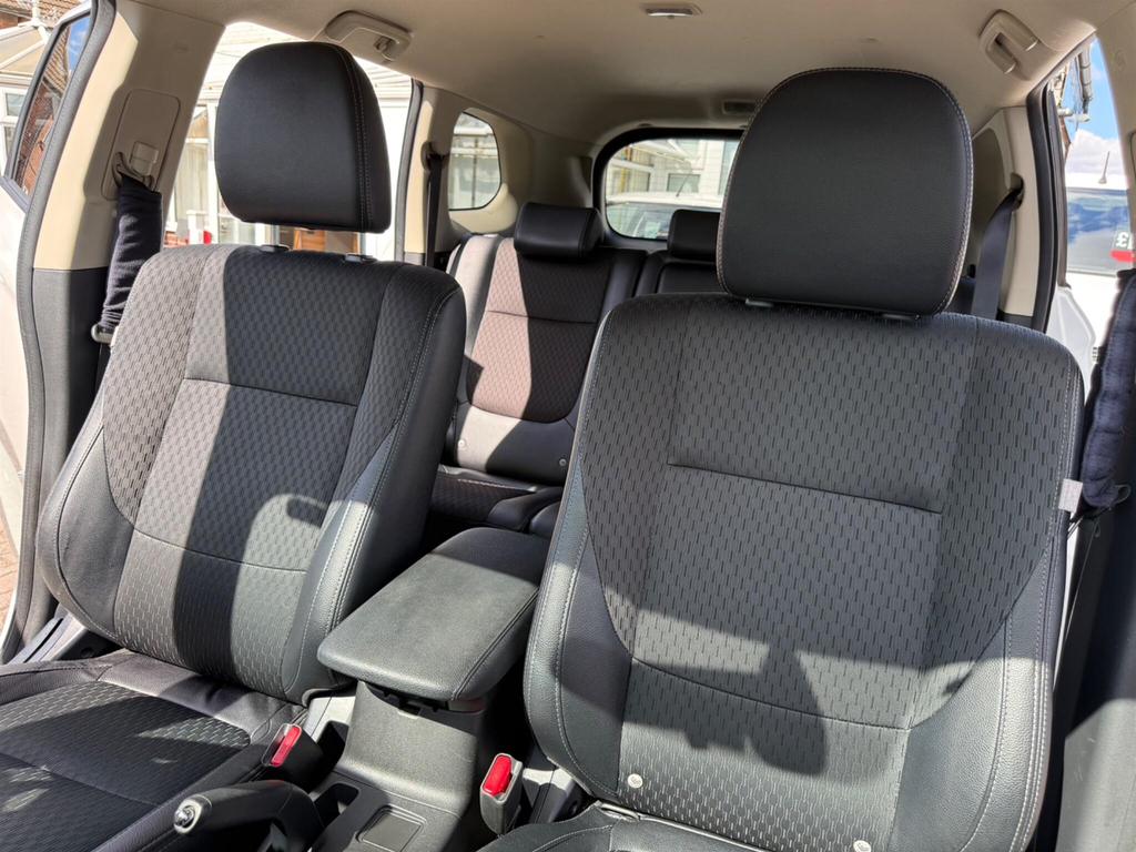Mitsubishi Outlander Phev Gx 4Hs White #47