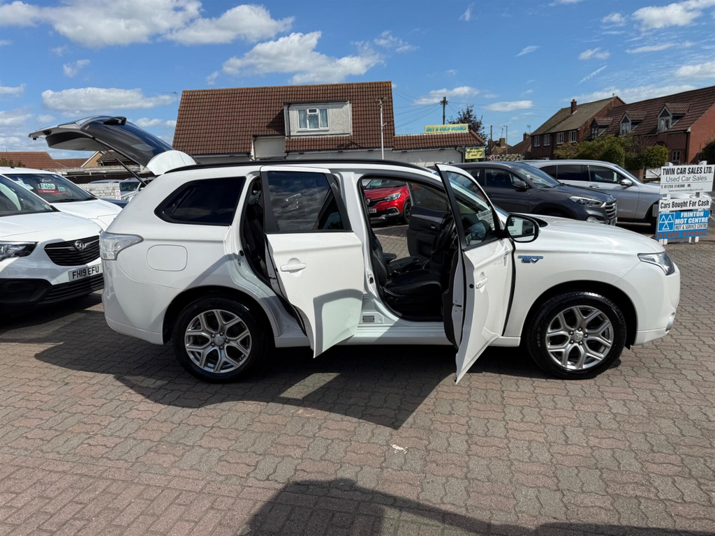 Mitsubishi Outlander Phev Gx 4Hs White #13