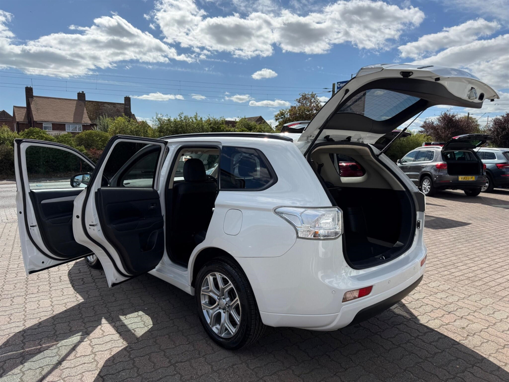 Mitsubishi Outlander Phev Gx 4Hs White #8