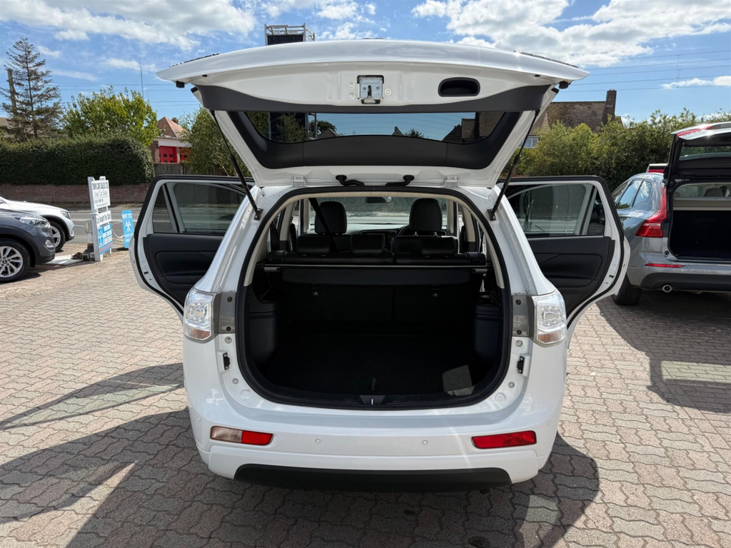 Mitsubishi Outlander Phev Gx 4Hs White #40