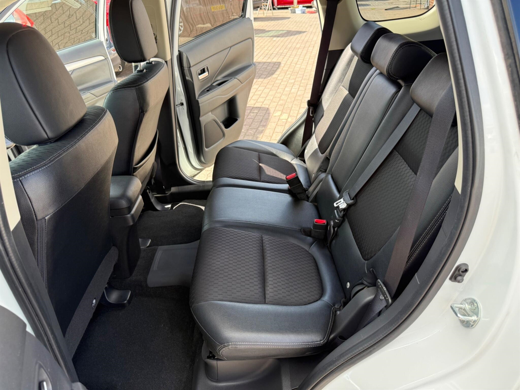 Mitsubishi Outlander Phev Gx 4Hs White #26