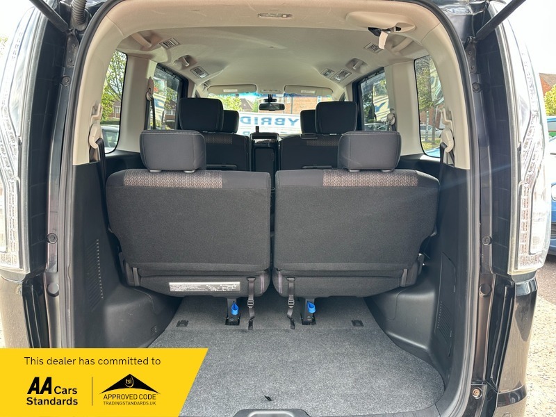 Nissan Serena Automatic 5dr White #16