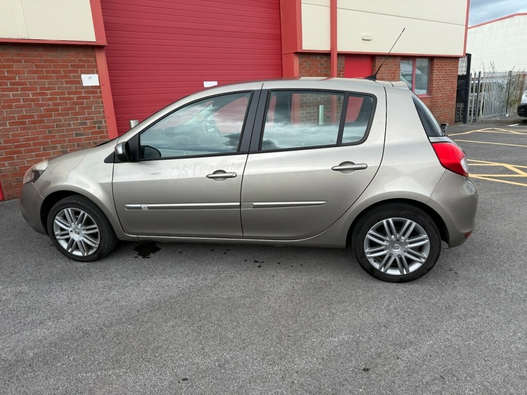 Renault Clio 1.2 Expression Euro 5 White #4