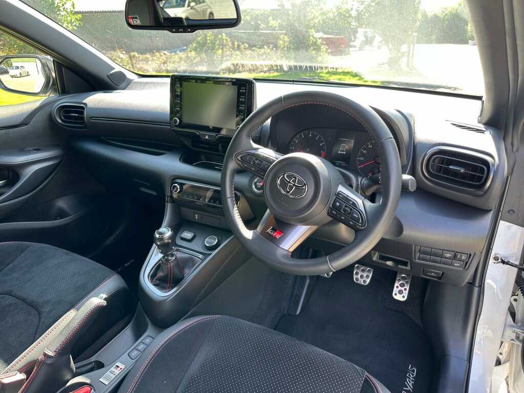 Toyota Yaris 1.6T Gr Circuit Awd Euro 6 White #2