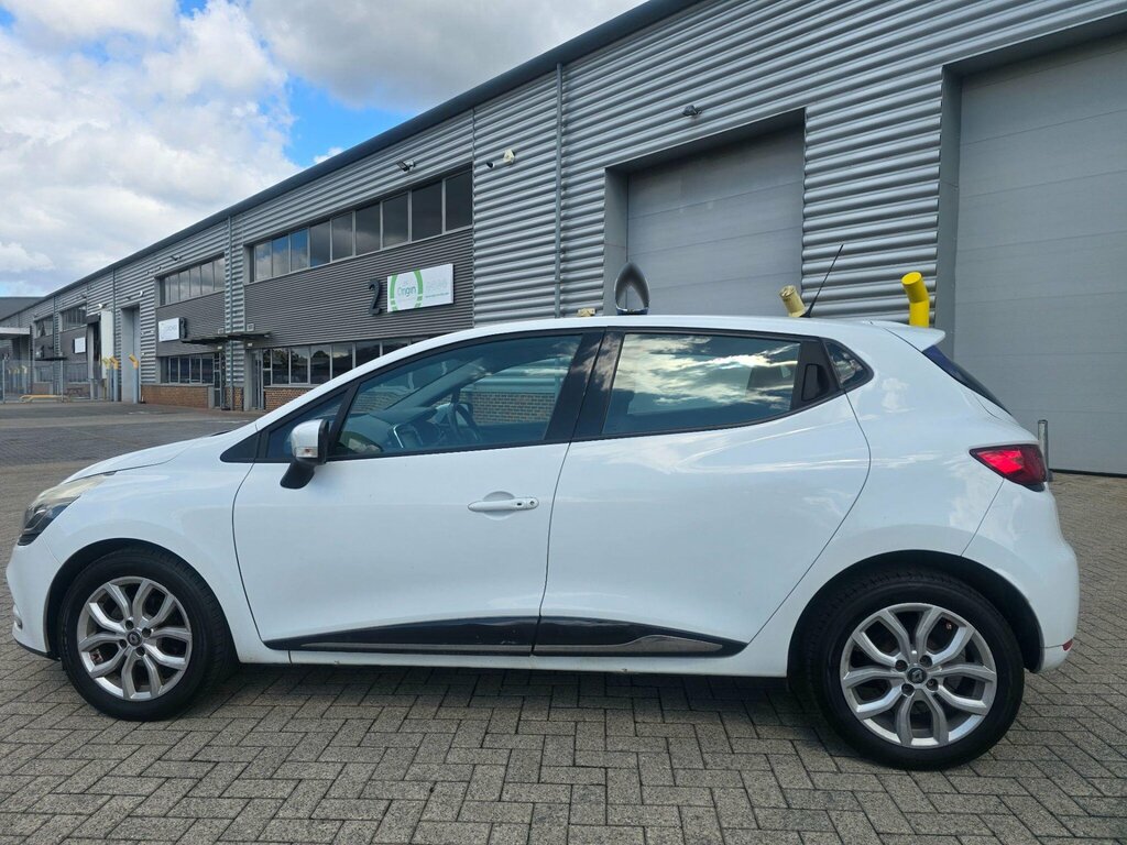Renault Clio 1.2 16V Dynamique Nav Euro 6 SH66SYX White #4