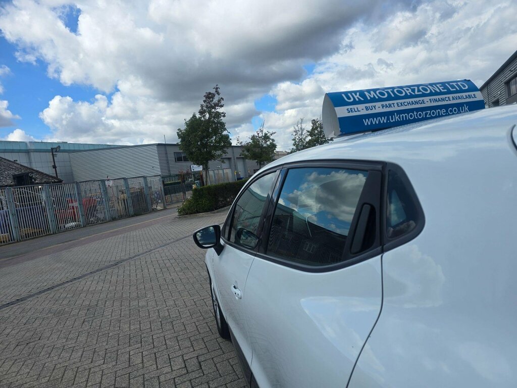 Renault Clio 1.2 16V Dynamique Nav Euro 6 SH66SYX White #6