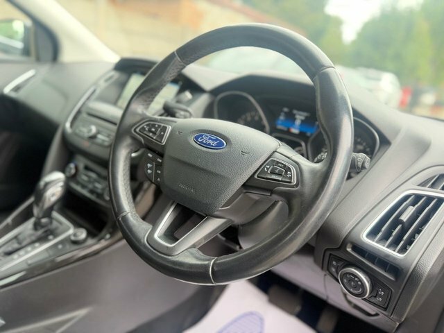 Ford Focus 1.0T Ecoboost Titanium Hatchback E Black #2