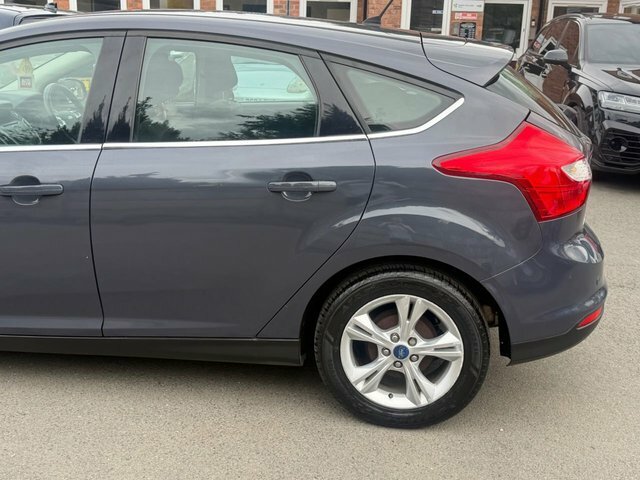 Ford Focus Zetec Black #25