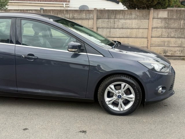 Ford Focus Zetec Black #16