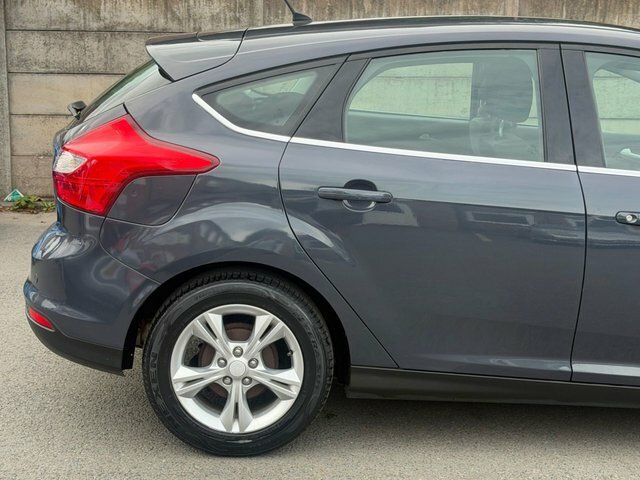 Ford Focus Zetec Black #15