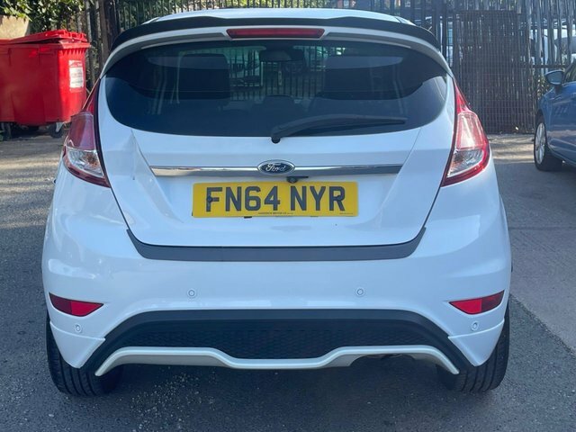 Ford Fiesta Hatchback Red #9