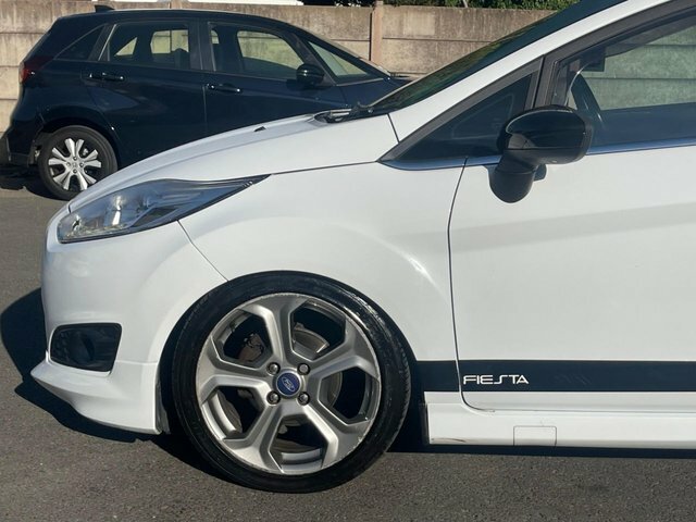 Ford Fiesta Hatchback Red #11
