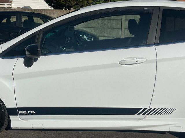 Ford Fiesta Hatchback Red #16