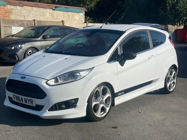 Ford Fiesta Hatchback Red #14