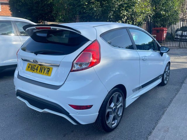 Ford Fiesta Hatchback Red #7