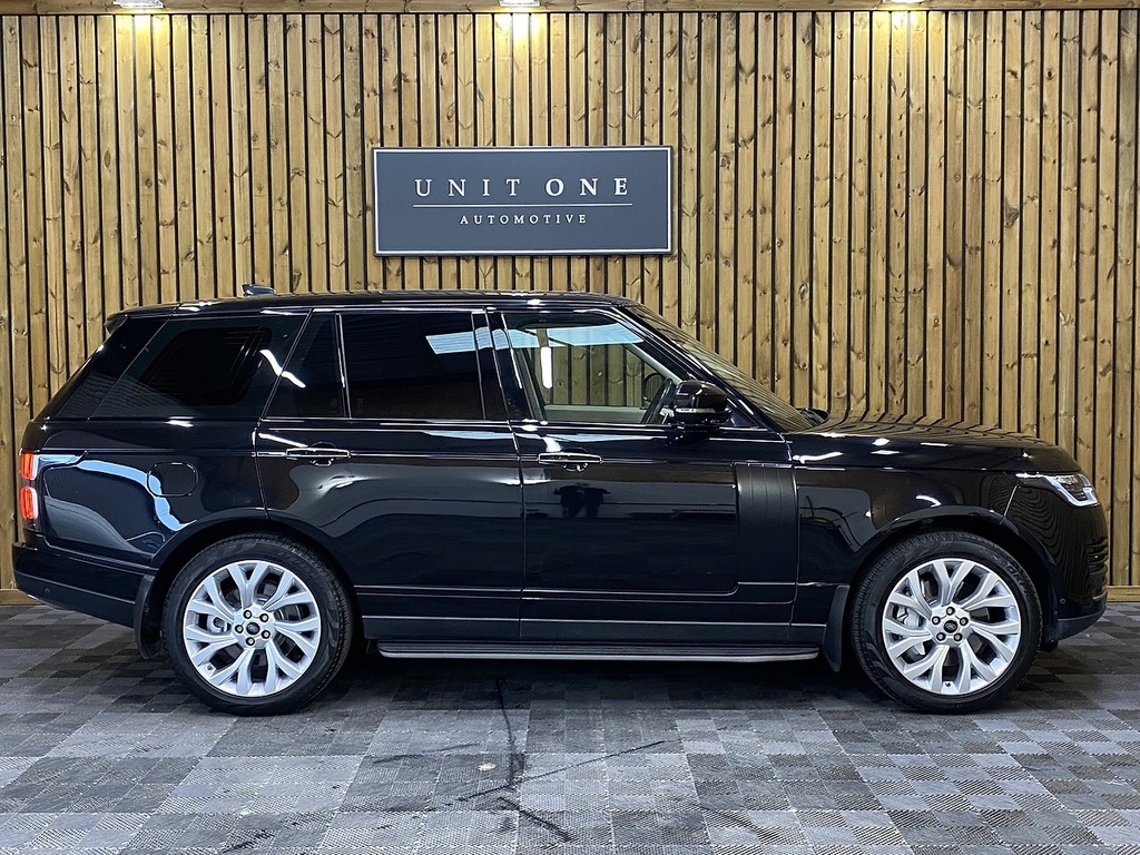 Land Rover Range Rover P400e Autobiography Black #2