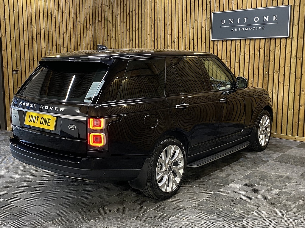 Land Rover Range Rover P400e Autobiography Black #4