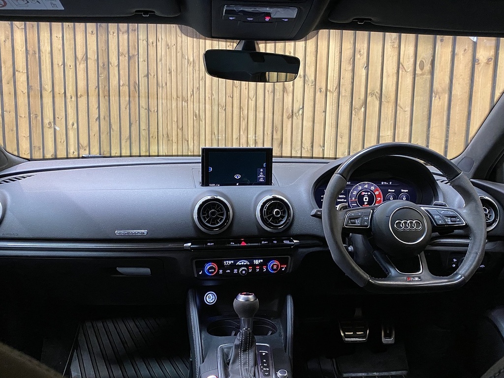 Audi RS3 Tfsi Black #3