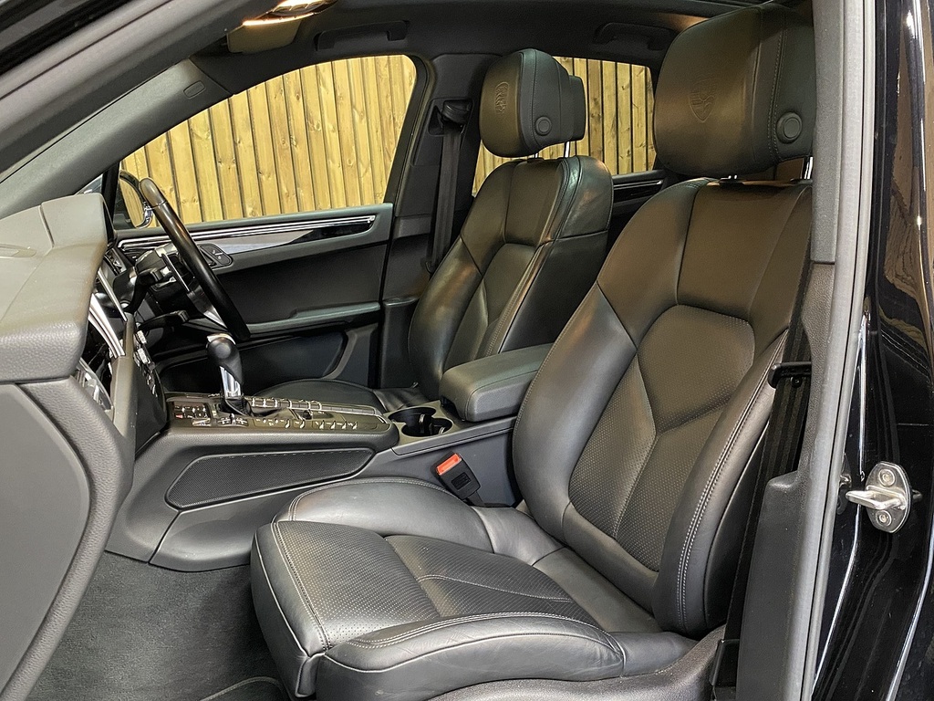 Porsche Macan T V6 S Black #4
