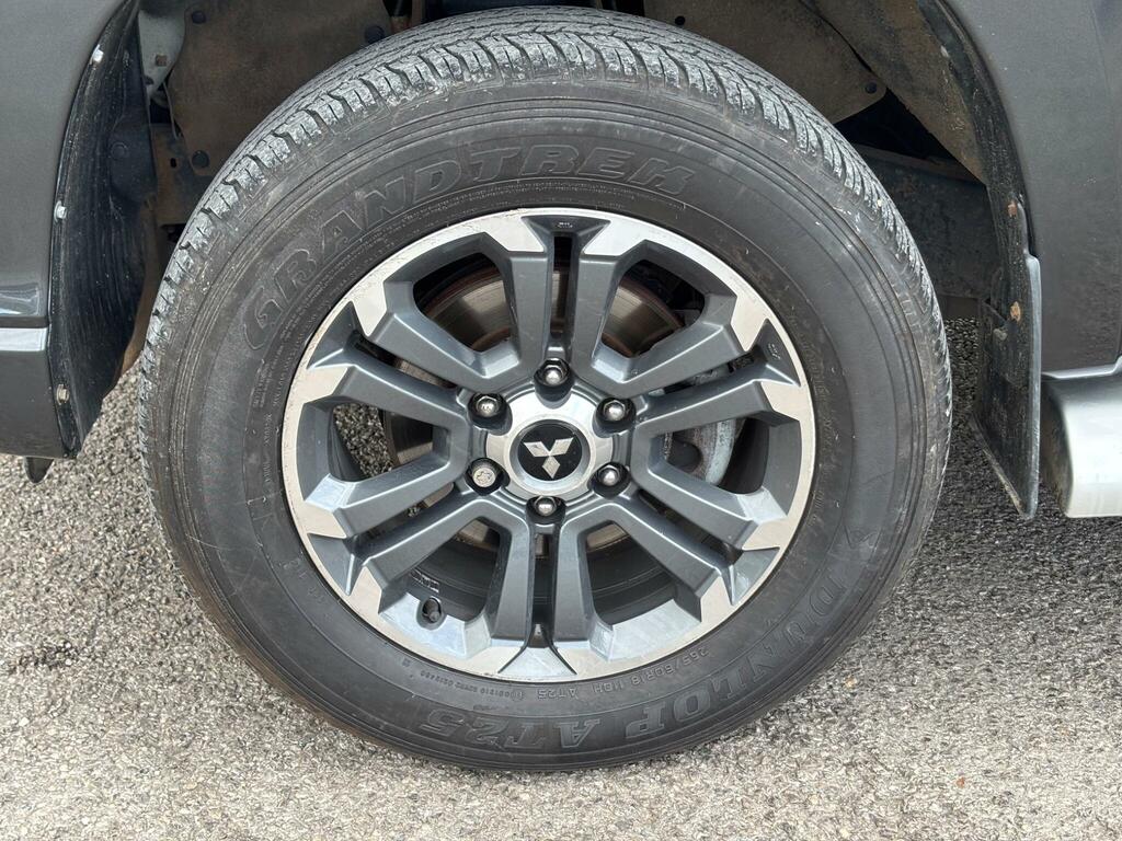 Mitsubishi L200 Black #15