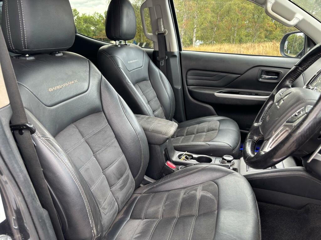 Mitsubishi L200 Black #9