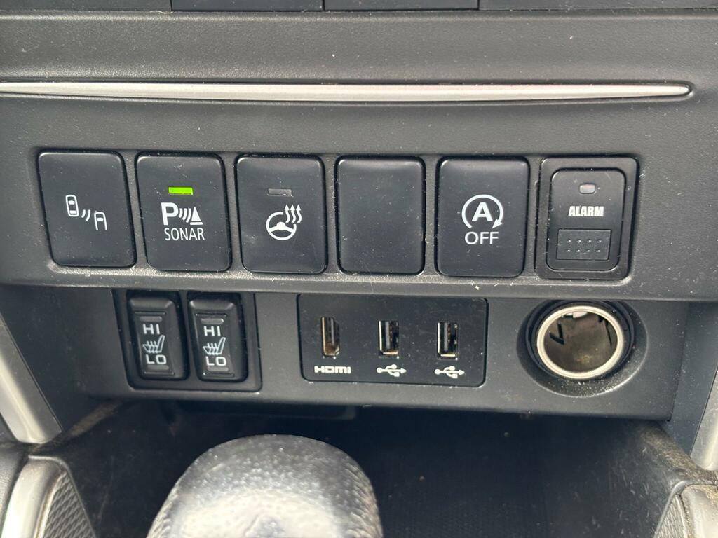 Mitsubishi L200 Black #14