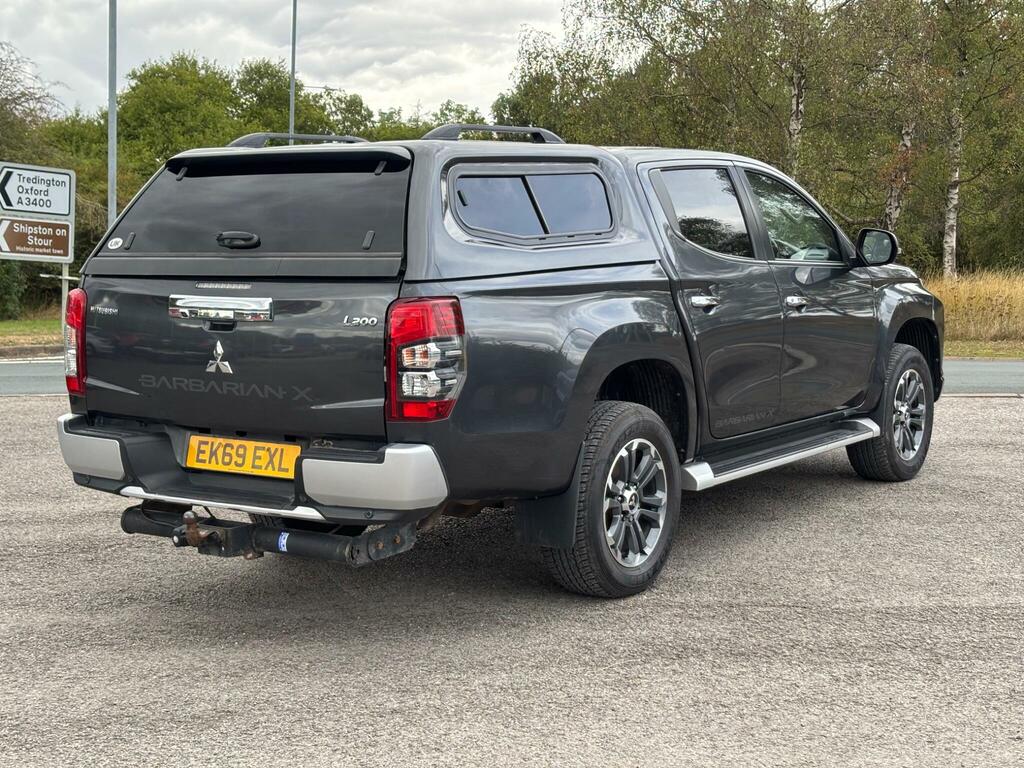 Mitsubishi L200 Black #8