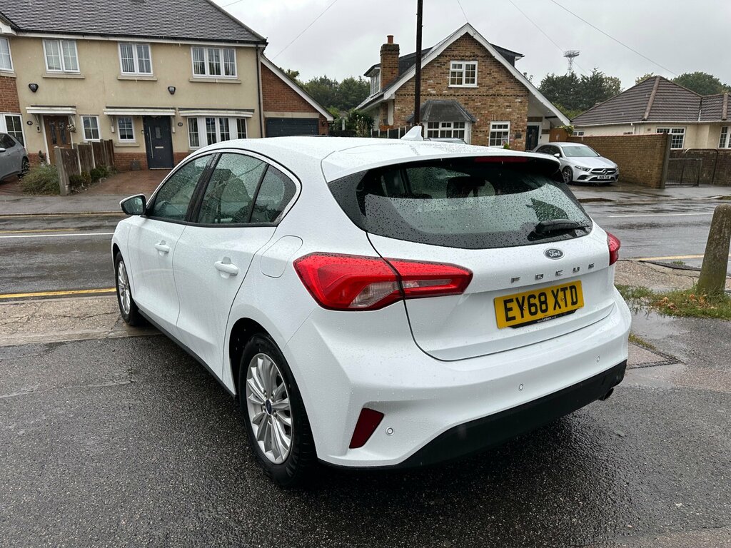 Ford Focus 1.0T Ecoboost Titanium Hatchback White #6