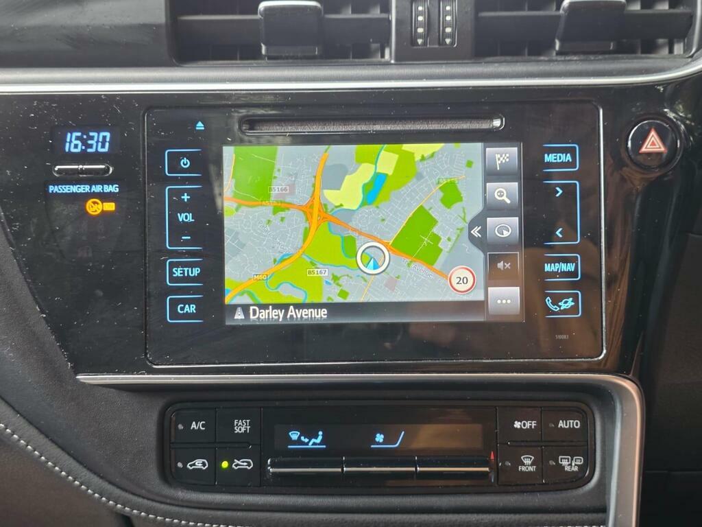 Toyota Auris Hatchback Blue #2