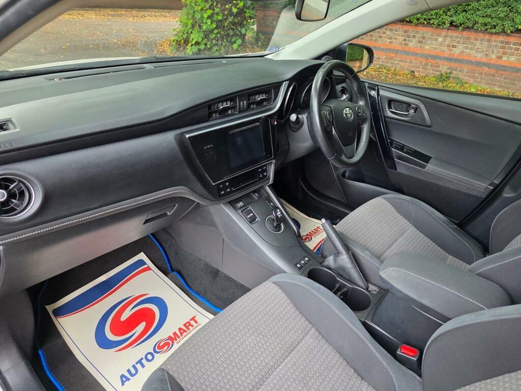Toyota Auris Hatchback Blue #17