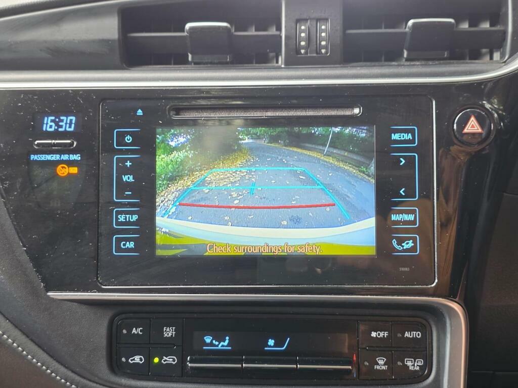 Toyota Auris Hatchback Blue #3